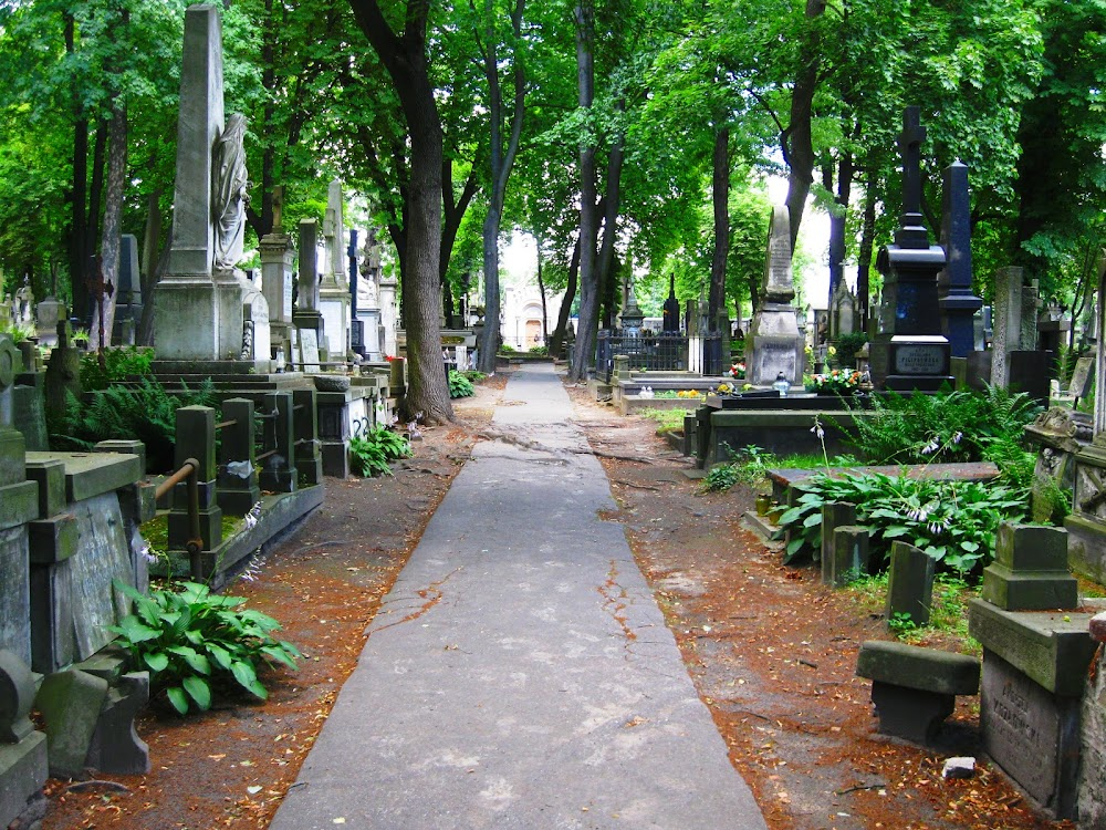 Gra : street at the cemetery