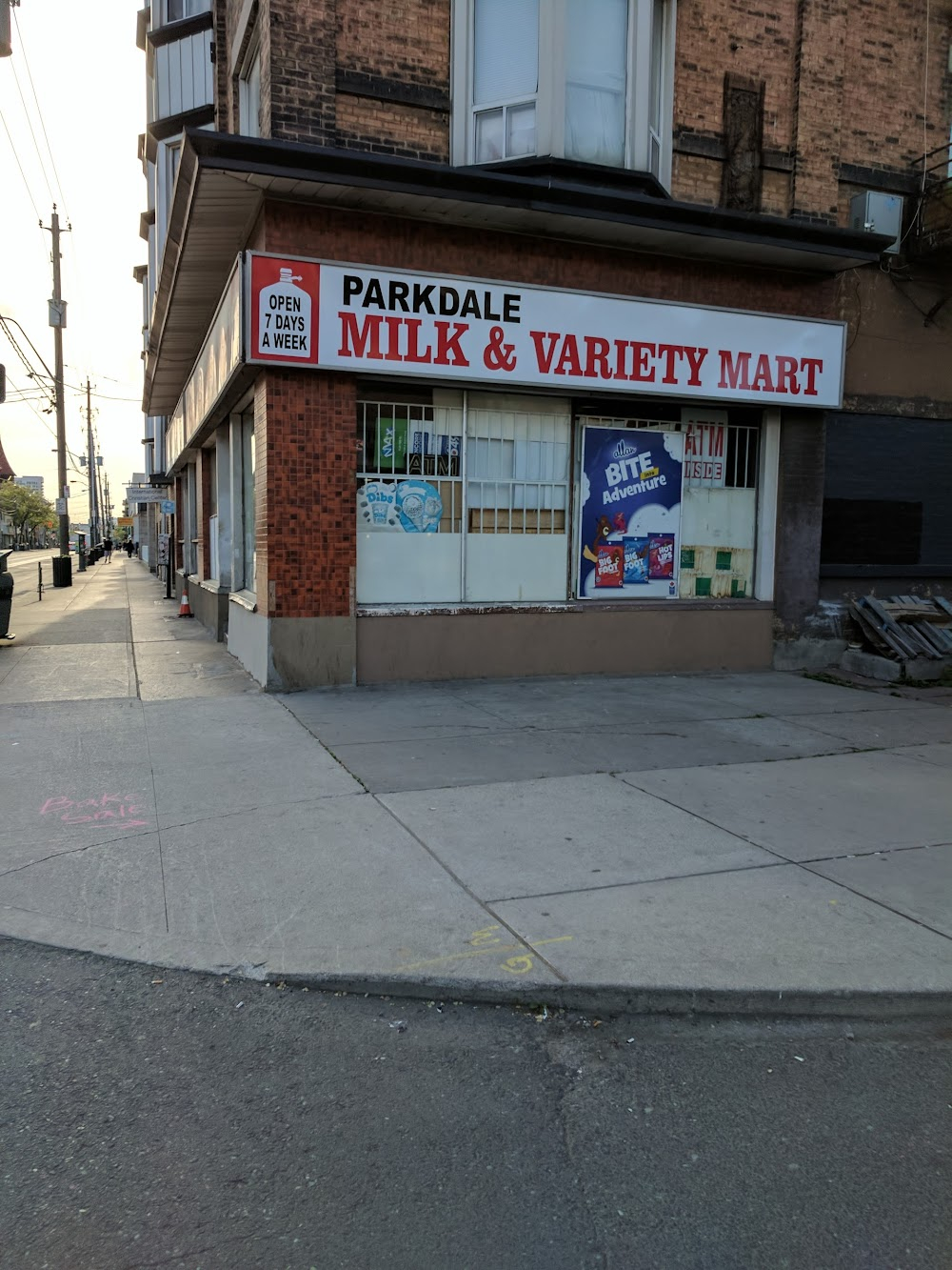 Guidance : exterior: David enters store to buy cigarettes