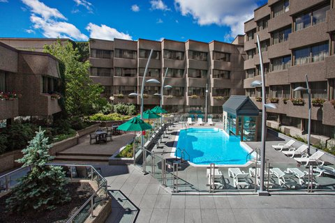 Gurov and Anna : Ben and Mercedes get a hotel room