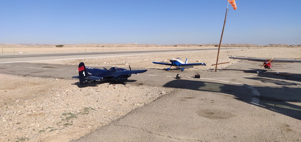 Ha'berech : Y.'s arrival and later departure at Sapir Airport