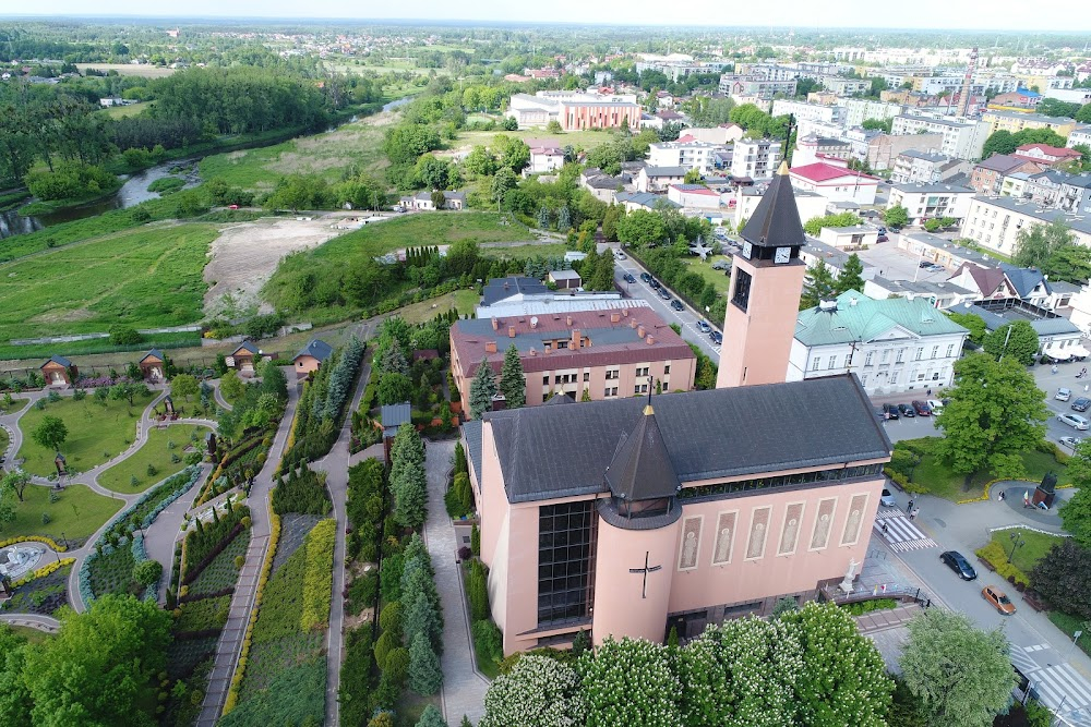 Haracz szarego dnia : train station