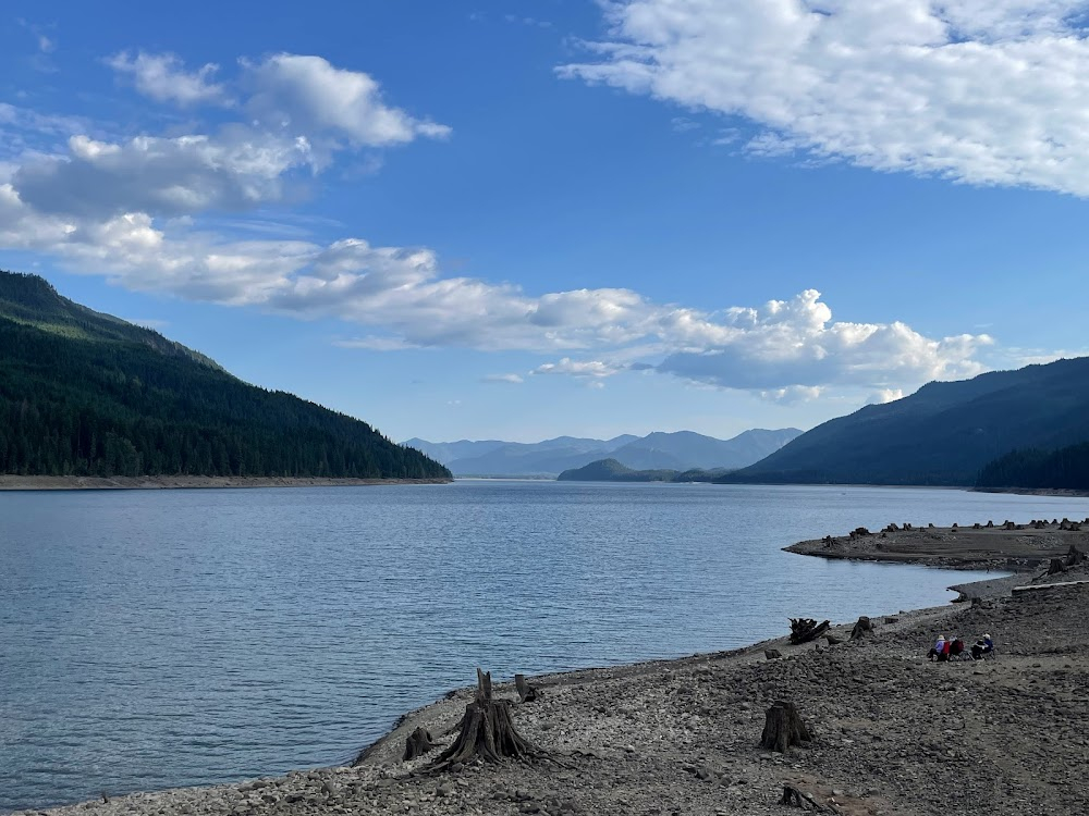 Harry and the Hendersons : lake