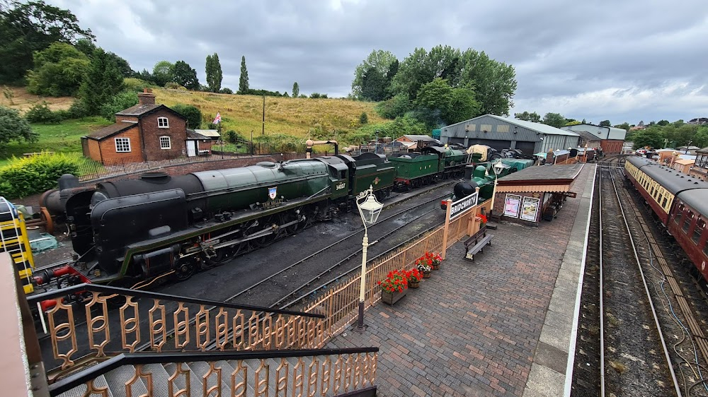 Hearts of Gold : Pontypridd railway station