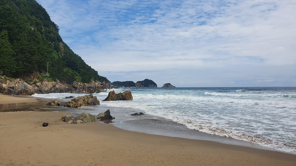 Heojil kyolshim : rocky beach