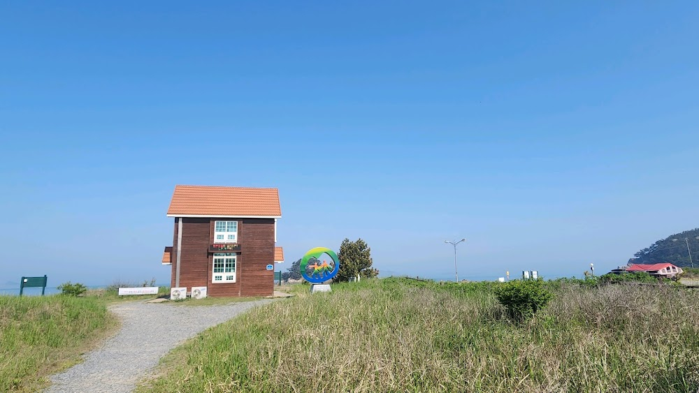 Heojil kyolshim : some views of the beach, final sequence