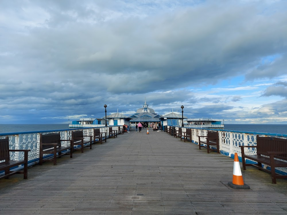 Hindle Wakes : Jenny and Alan spend a week in Llandudno