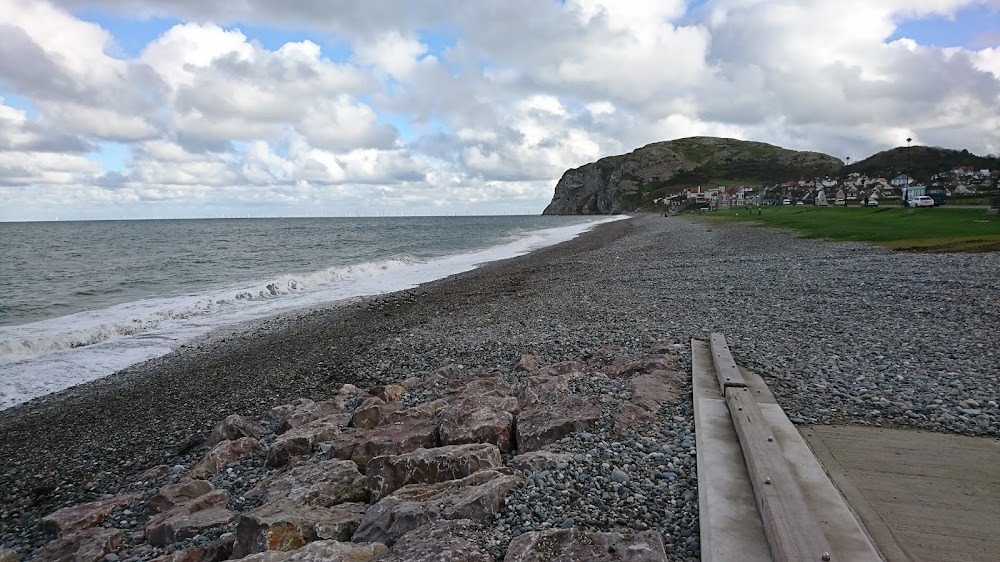 Hindle Wakes : Jenny and Alan spend a week in Llandudno