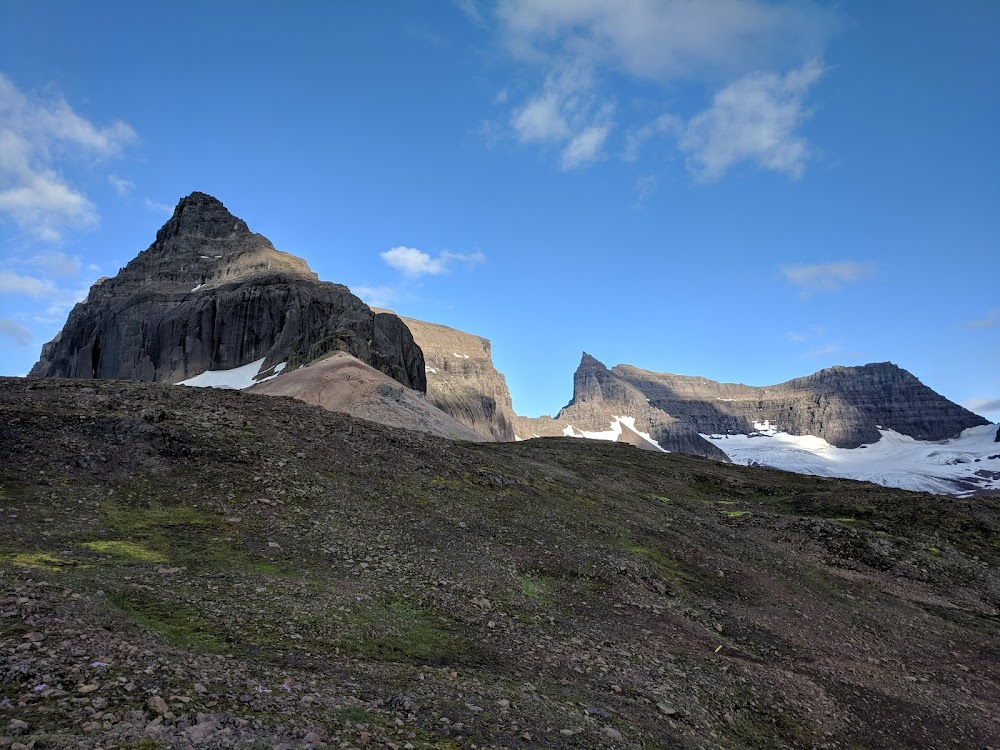 Hjartasteinn : coastal cliffs