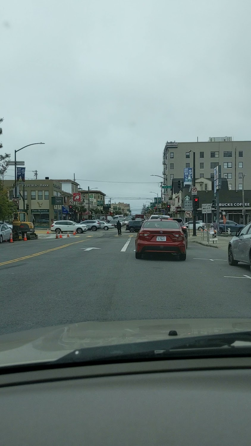 Howard the Duck : Taxi goes from 9th Avenue onto Irving, then through the 800 block of Irving Street