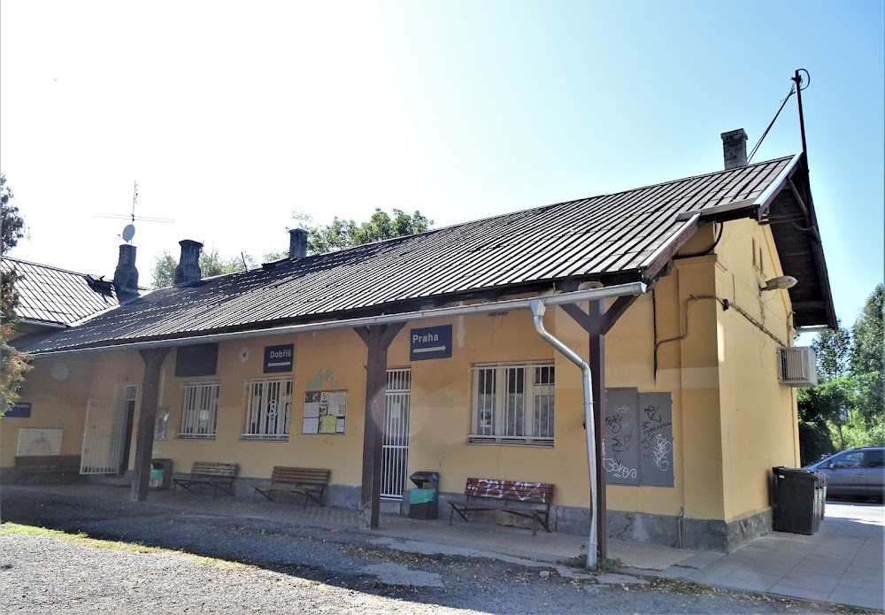 Hrdina jedné noci : Railway Station Zdislavice