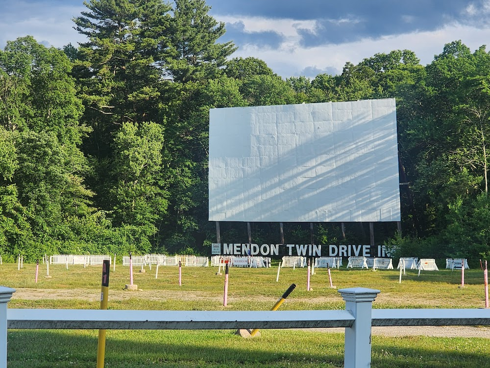 Hubie Halloween : Salem Drive-In Scene