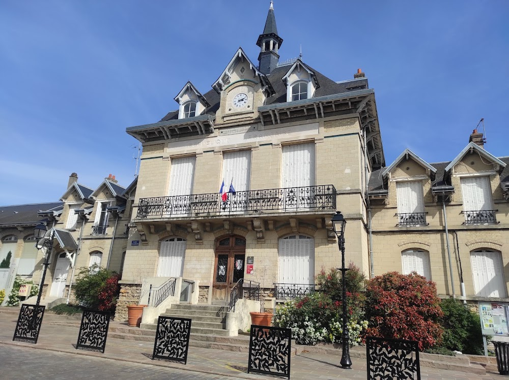 Enfance d'une ville : views of the old town of Cergy