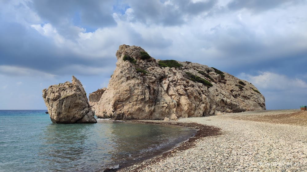 To nisi tis Afroditis : beach scenes