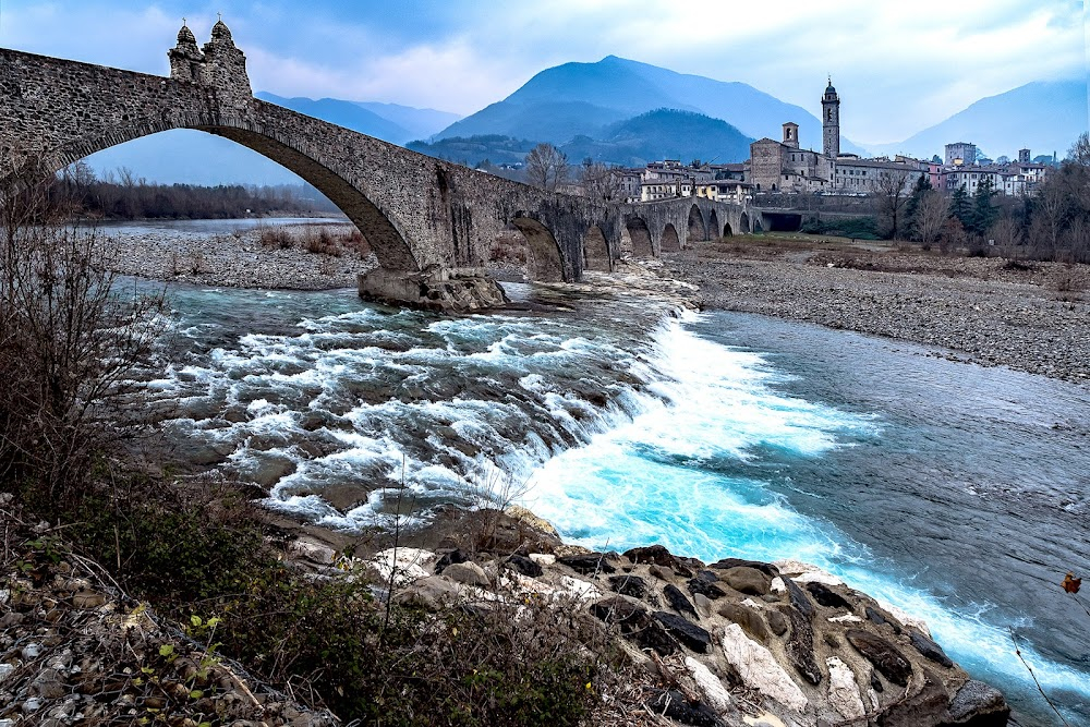 I pugni in tasca : Hunchback Bridge