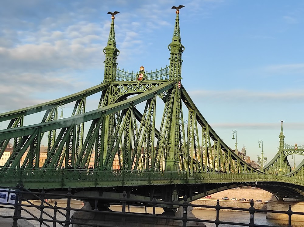 Was gewesen wäre : aka Szabadság Bridge