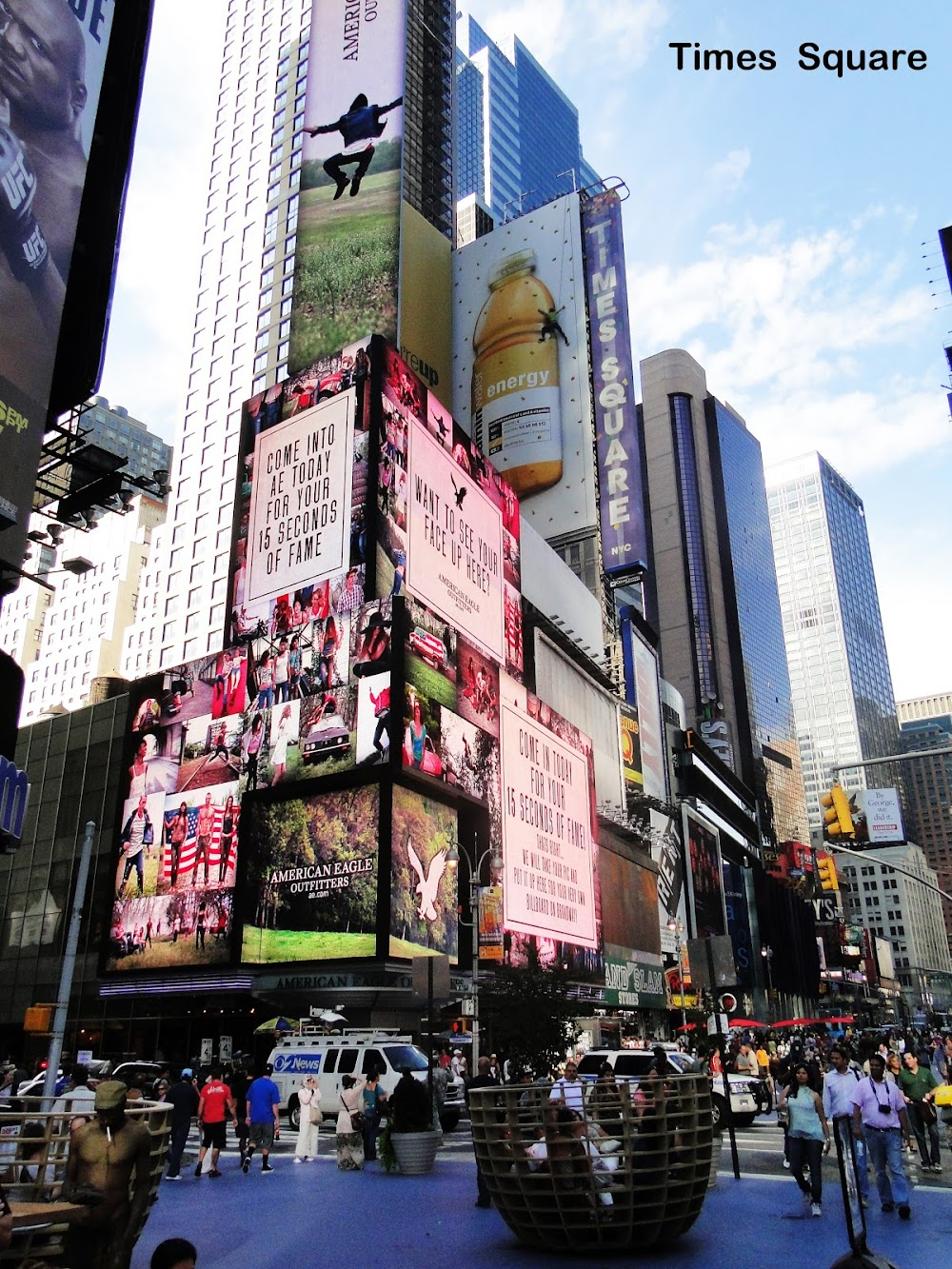 I Wake Up Screaming : restaurant where Vicky works is across from Nanking Royal restaurant - rear projection shot