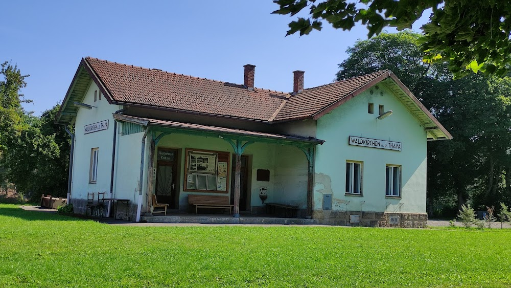 Ich seh, Ich seh : abandoned train and station