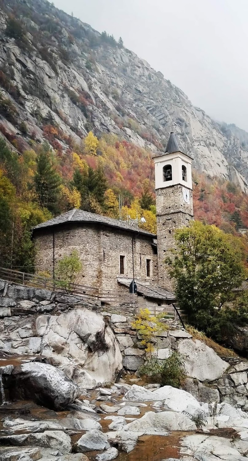 Il cammino della speranza : village on the French-Italian border