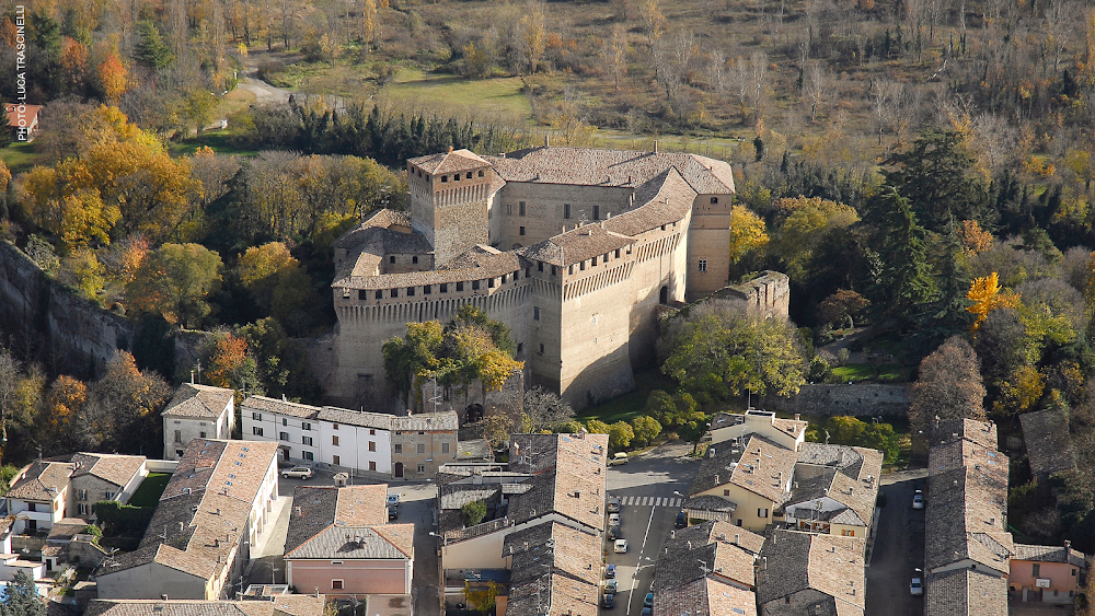 Il castello dalle porte di fuoco : 