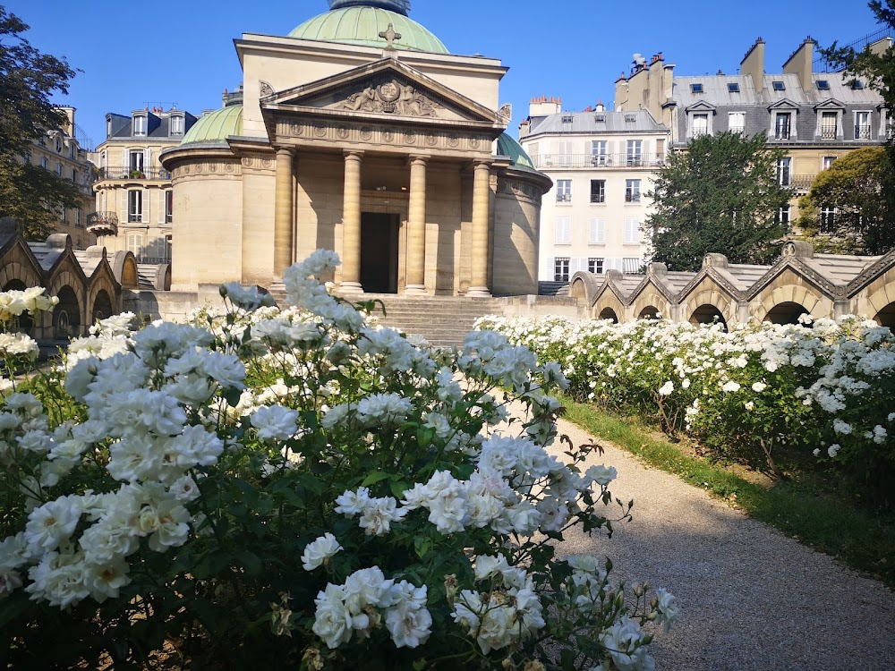 Monseigneur : Louis XVI mausoleum, on location