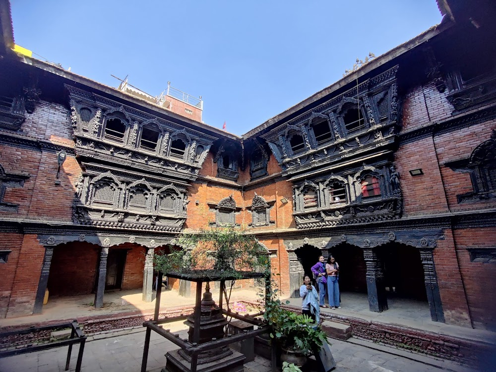 Il fiore delle mille e una notte : Courtyard where the king reads the monkey's writing