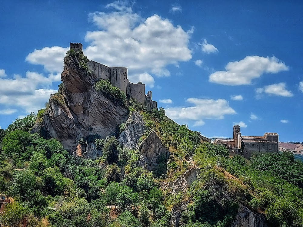 Il racconto dei racconti - Tale of Tales : Strongcliff castle seen from afar