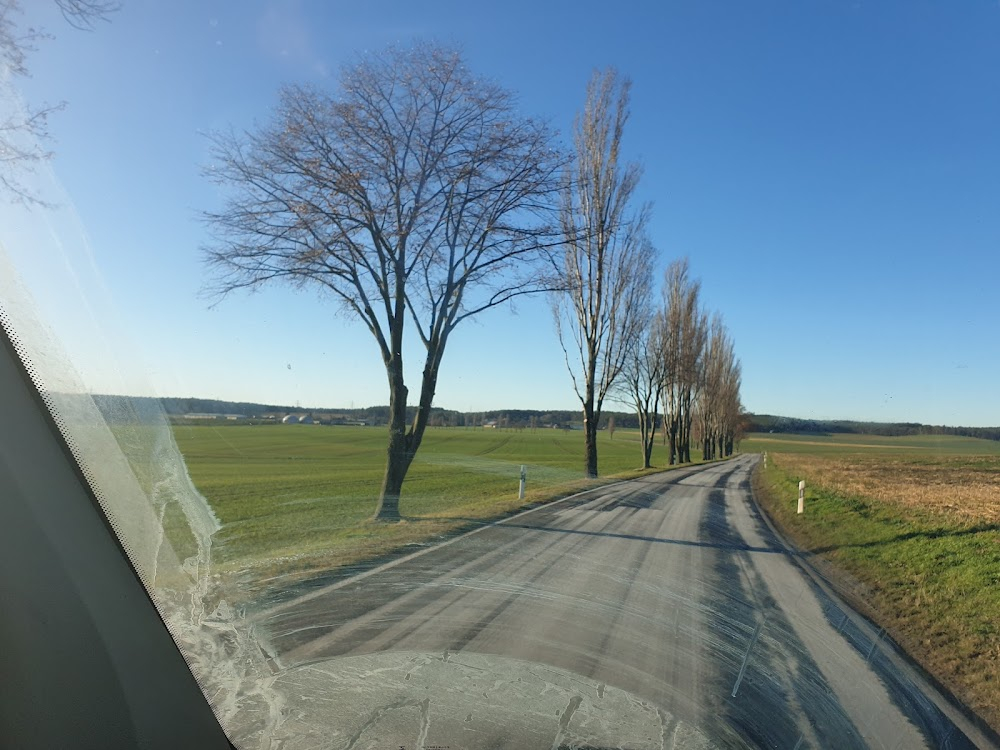 Im Schatten : Gas station