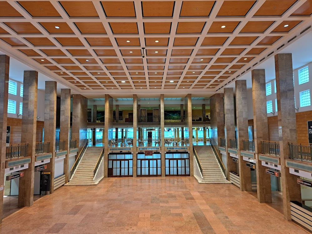 Le tournoi : Conference room of the hotel, location of the chess tournament