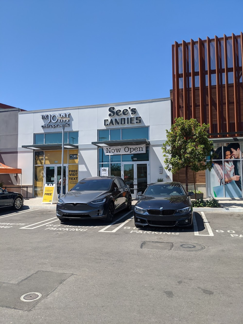 Inherent Vice : Macy's parking lot, site of Doc's turnover of the stolen drugs