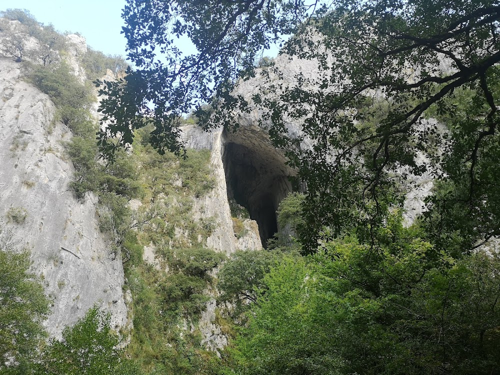 Irati : Cave exterior