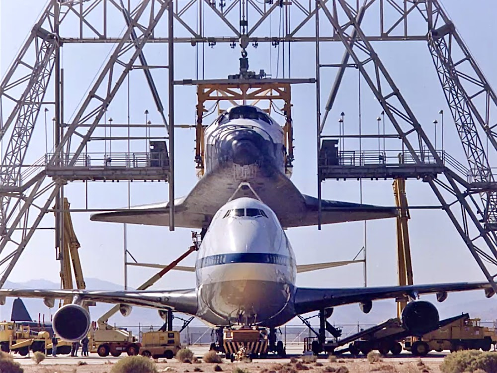 The Terminal : hangar built as terminal set