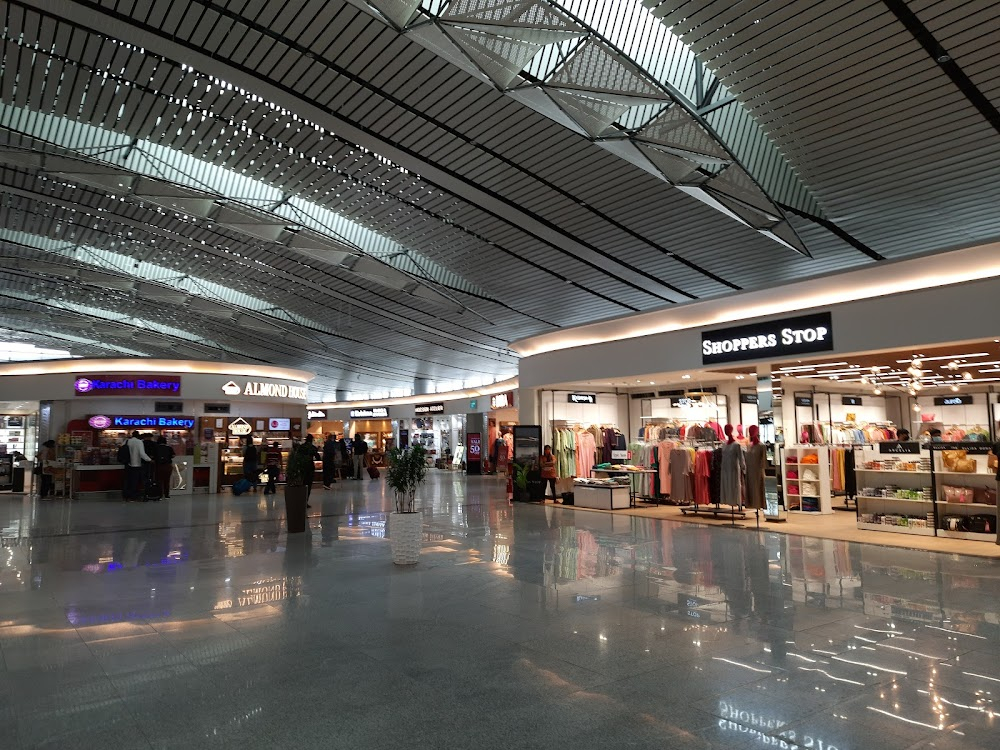 Geethanjali Malli Vachindi : Hyderabad Airport