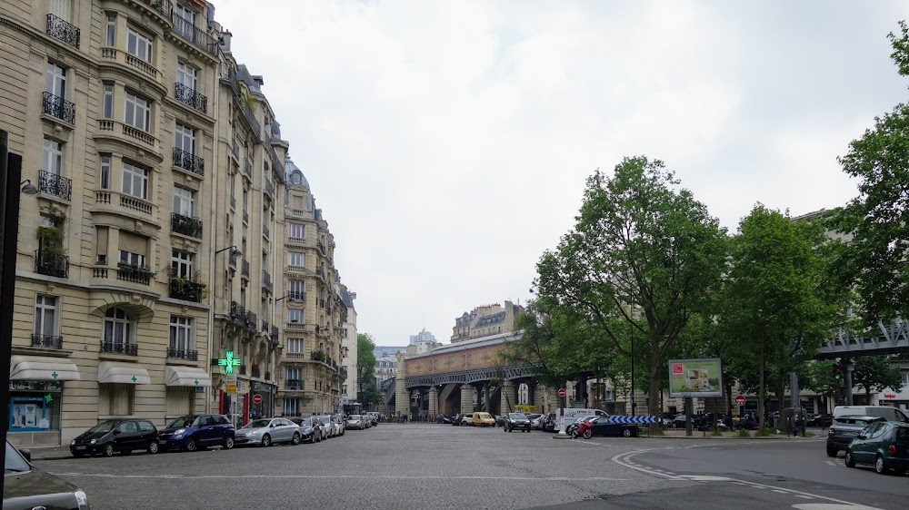 Itinéraire d'un enfant gâté : Al and his girlfriend break up