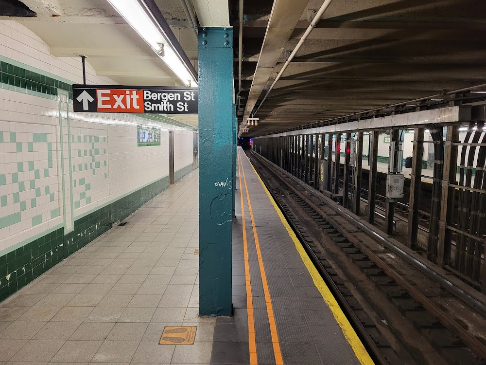 Jacob's Ladder : Subway station