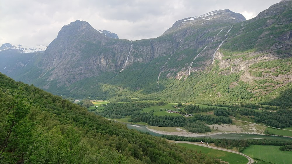 Jakob og campinglivets farer : location