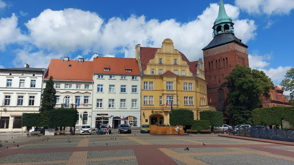 Pobojowisko : market square