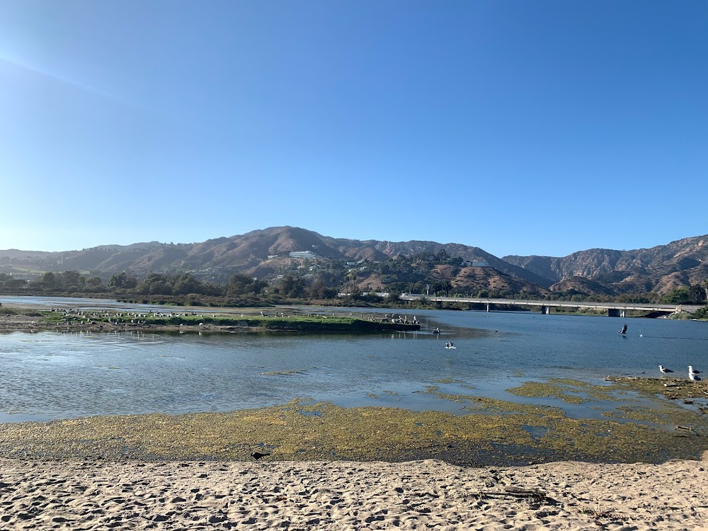 Extramarital : All beach and lagoon walk scenes.