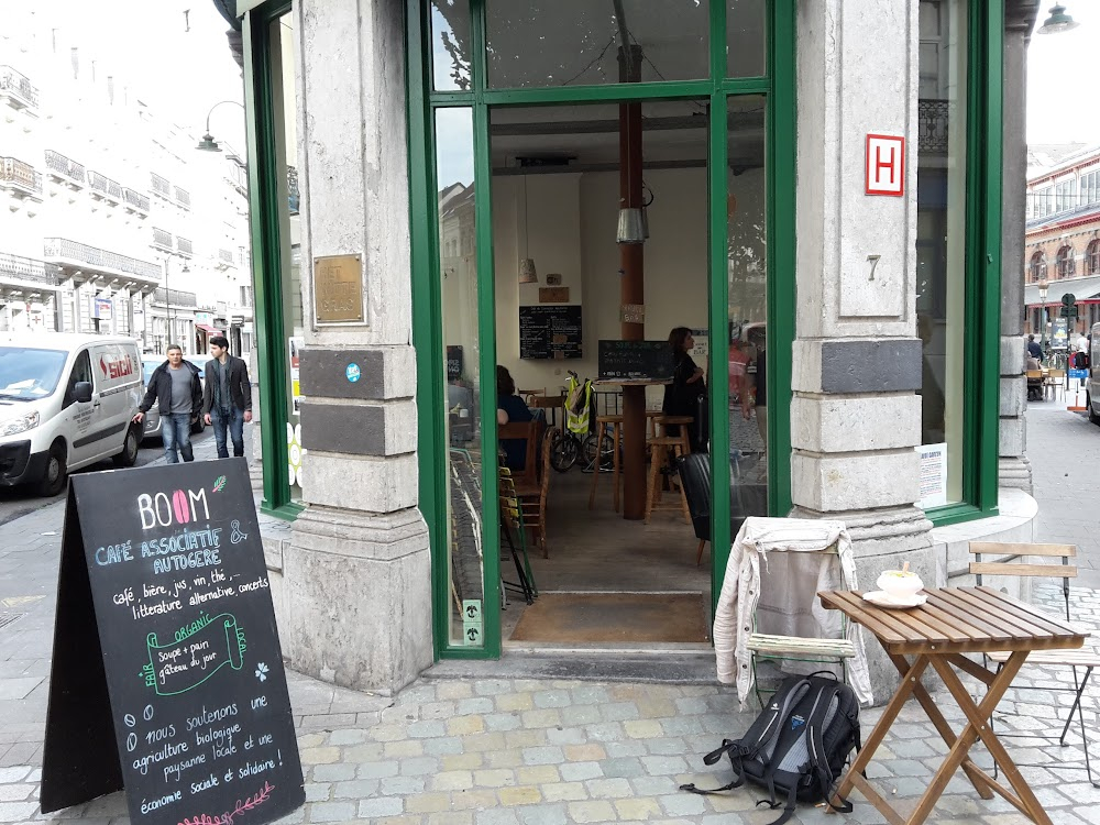 Jeanne Dielman, 23 quai du Commerce, 1080 Bruxelles : Jeanne shops for buttons on the third day