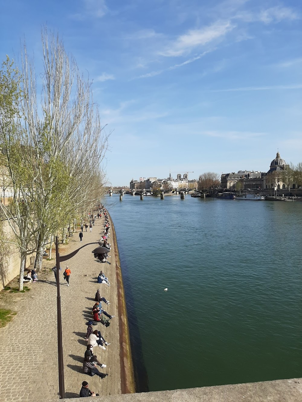 L'amour et les forêts : Blanche and Grégoire on the Seine bank