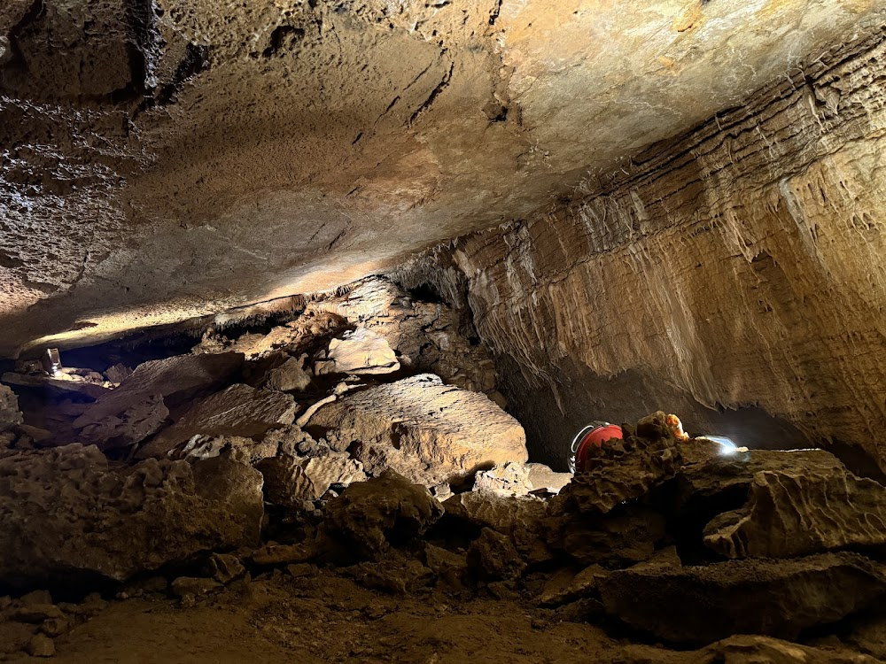 Jezerní královna : Cave