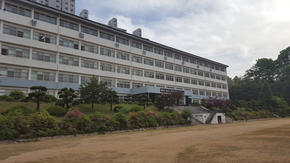 Jigeum uri hakgyoneun : Hyosan High School