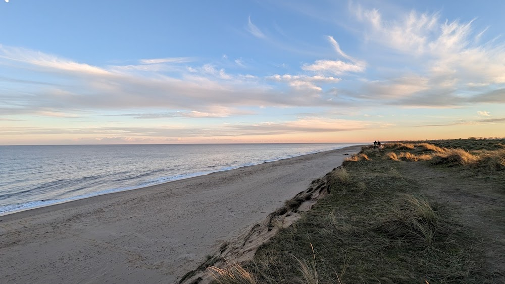 Julia : The New England beach and beach house scenes