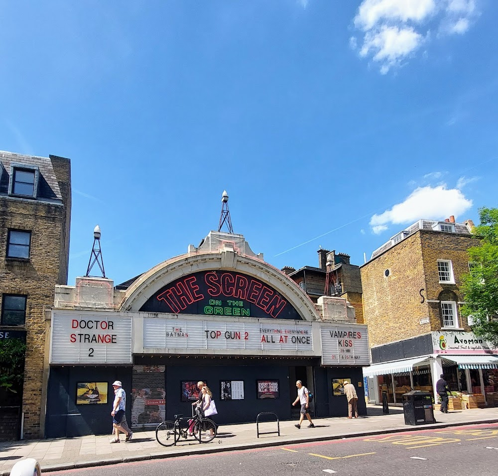 Just Ask for Diamond : The brothers visit the cinema.