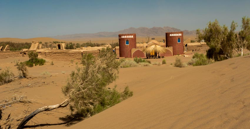 Kheyli Door, Kheyli Nazdik : Mesr Desert