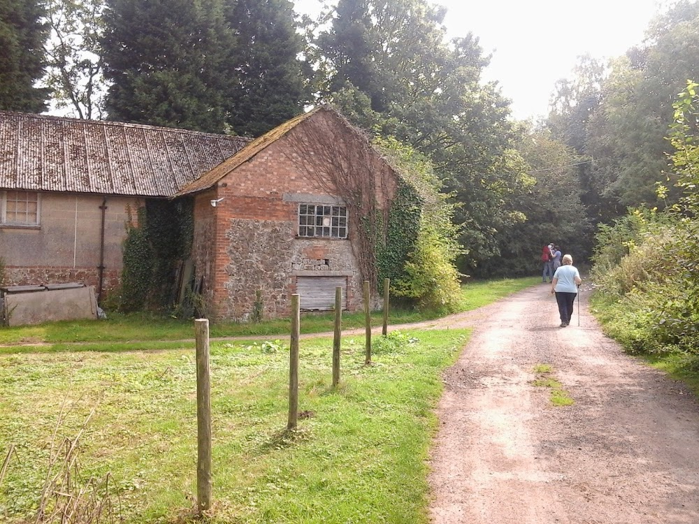 Kind Hearts and Coronets : Louis cycles through the village to intercept Henry D'Ascoyne