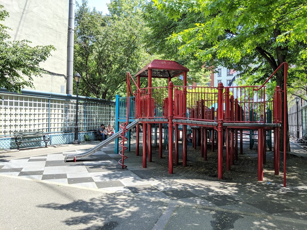 Kojak: Fatal Flaw : now Vesuvio Playground; in pursuit of suspect