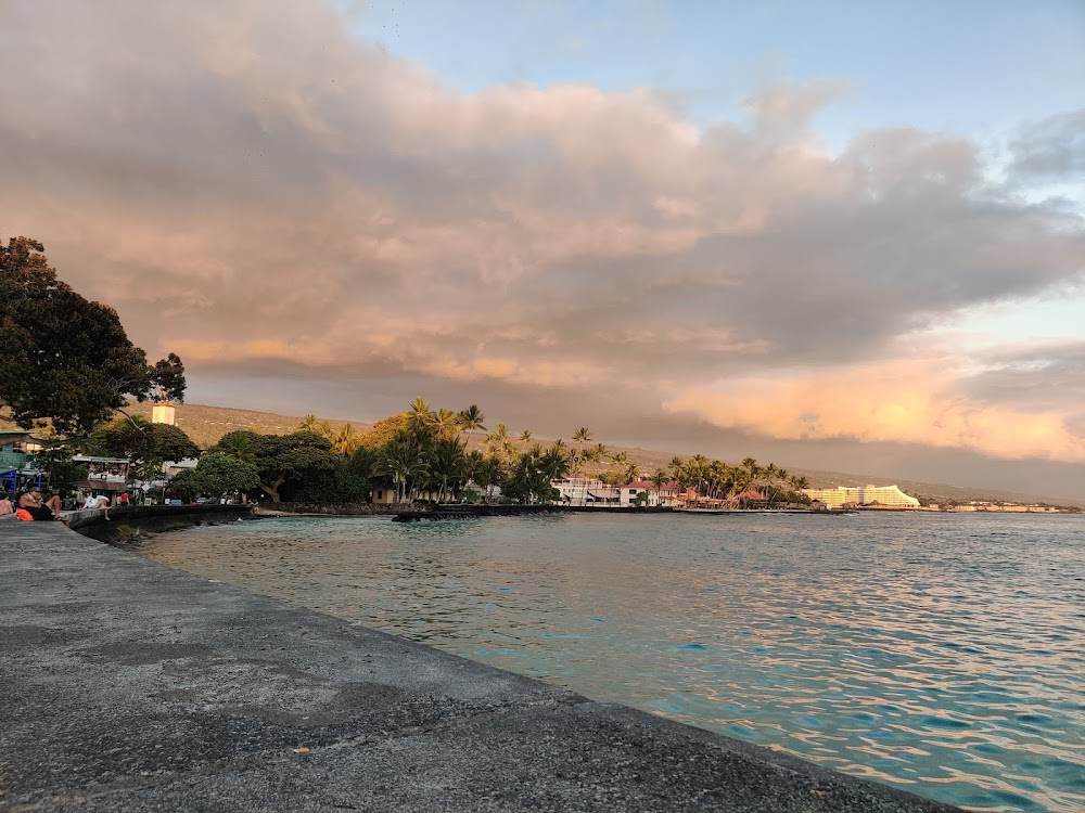 Kona Coast : Akamai Barnes bar - since demolished