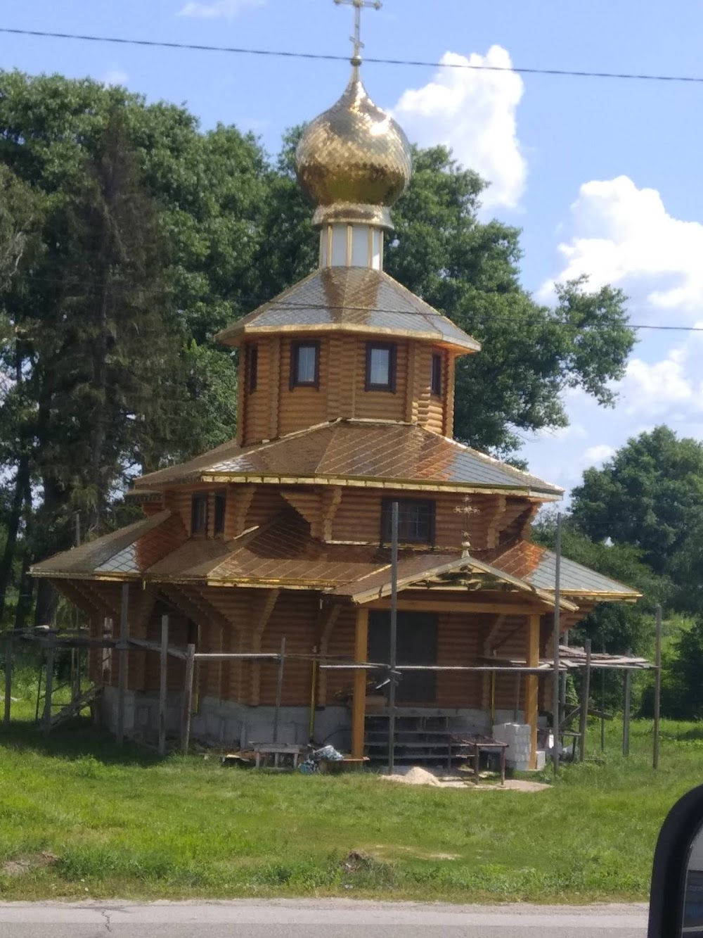 Koroleva benzokolonki : the main scenes on a gas station