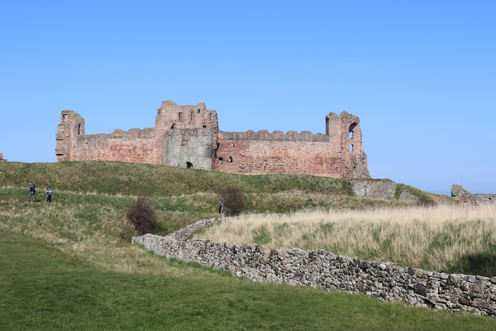 A Castle for Christmas : Ruined clifftop castle seen on drive in Range Rover