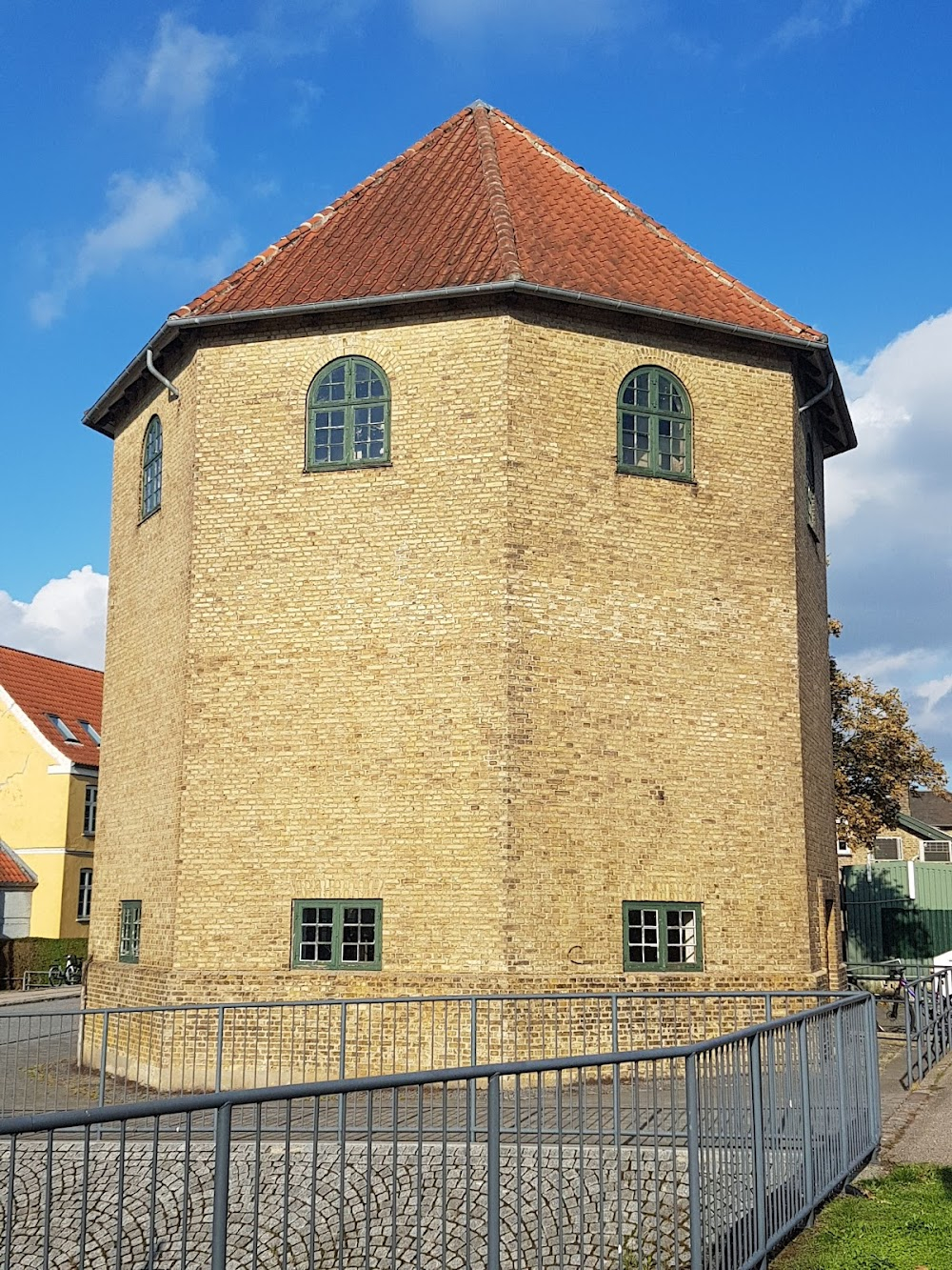 Kurt og Valde : train station